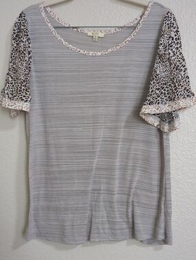 Kori Light Gray Short Sleeve Top with Leopard Print Ruffle Sleeves